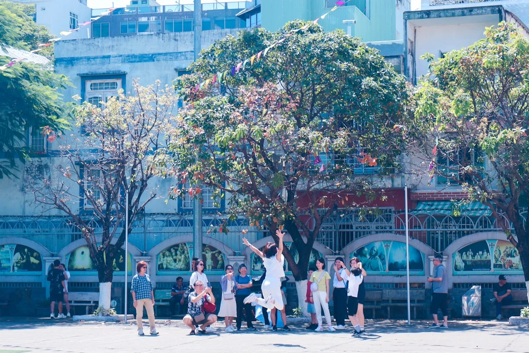 Cầu thủ bóng rổ cao nhất trên sân.