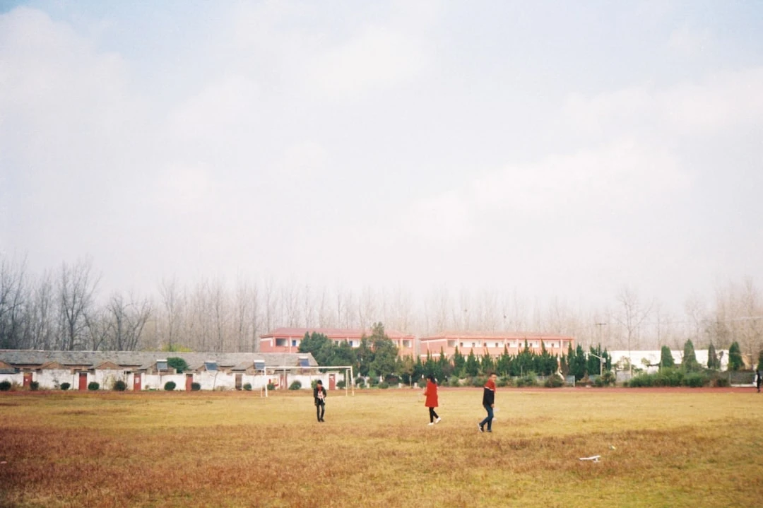 Chiến thuật và sân bãi trong dự đoán bóng đá giao hữu.