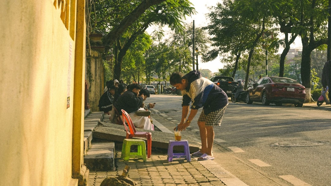 Hình ảnh di sản của Beckenbauer và Puskás trong bóng đá.