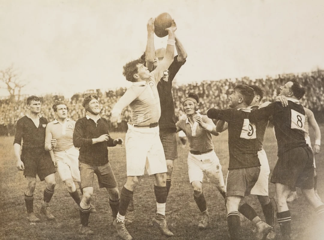 Hình ảnh Jude Bellingham thi đấu trên sân cỏ