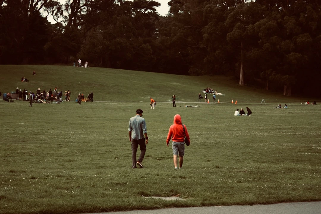 Hình ảnh Pedri và Phil Foden trên sân