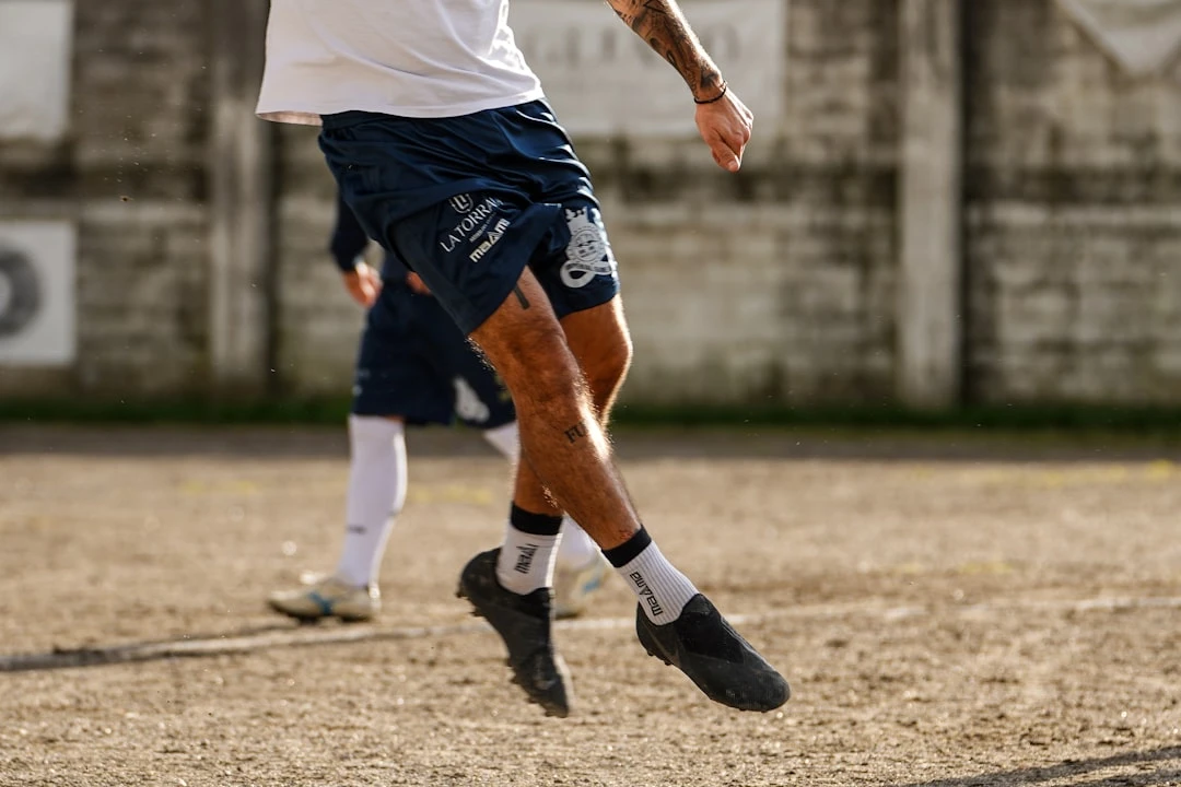 So sánh phong cách chơi cầu thủ tạt cánh