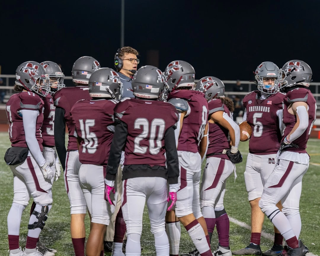 Thảo luận chiến thuật trong Blue Lock